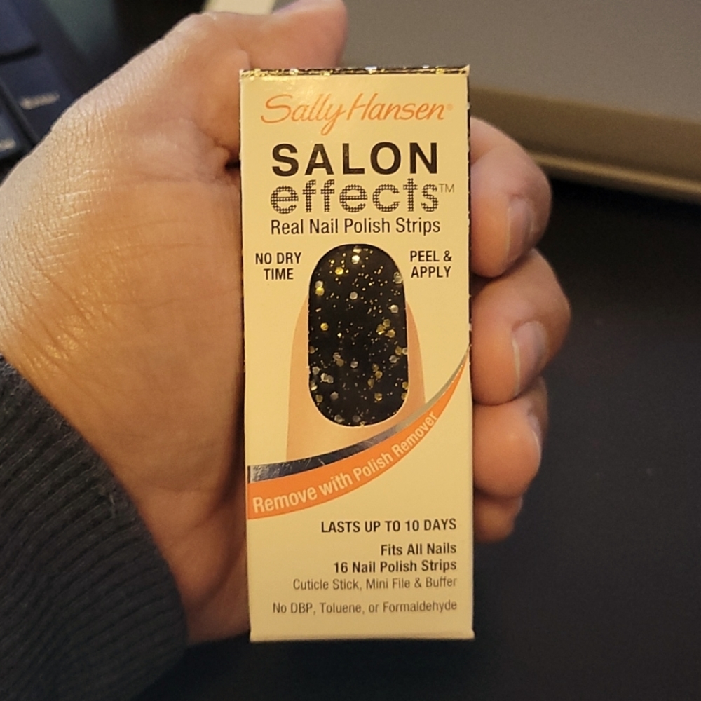 NIB. Sally Hansen Nail Polish Strips